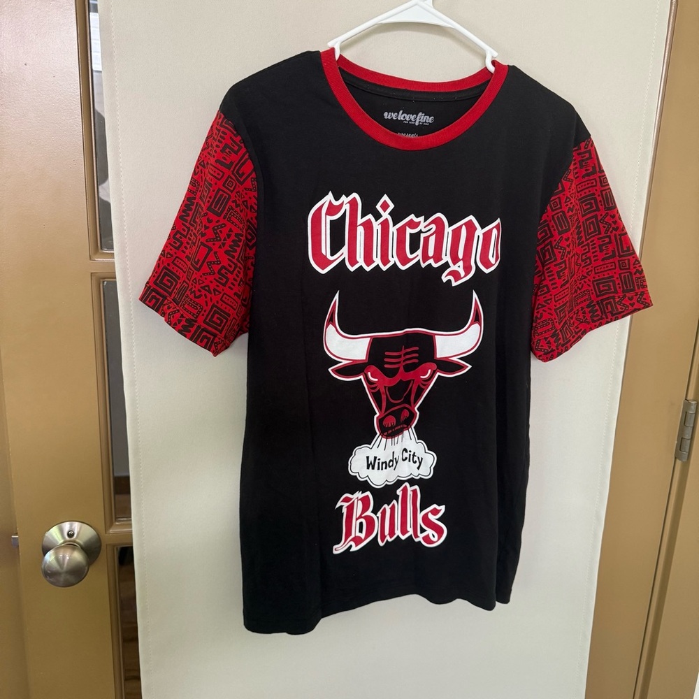 Hardwood Classics Mens Large Red Black Chicago Bulls Windy City Short Sleeve Tee